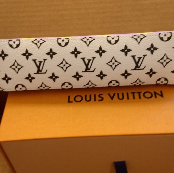 Louis Vuitton MONOGRAM GIANT ELIZABETH Pouch - Picture 3 of 8